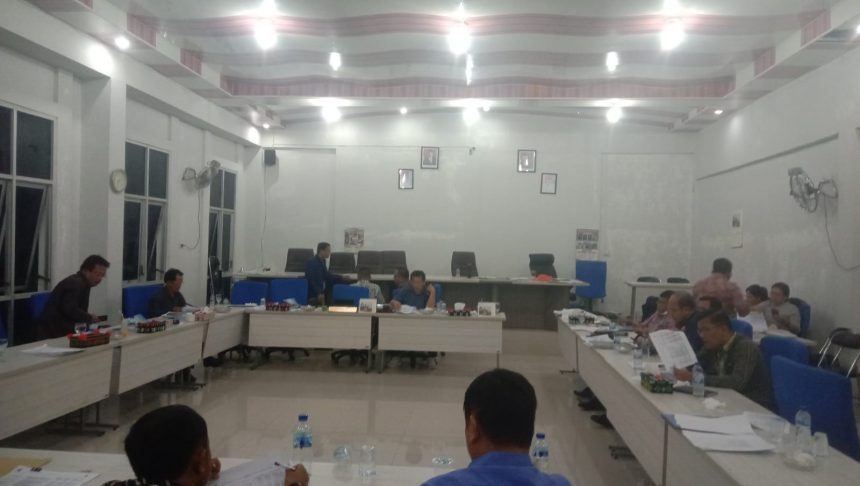 Rapat Badan Anggaran DPRD Kabupaten Toba dengan TAPD dan Pimpinan Perangkat Daerah Se-Kabupaten Toba tentang Pembahasan dan Penetapan Ranperda tentang Pertanggungjawaban Pelaksanaan APBD Kabupaten Toba Tahun Anggaran 2023