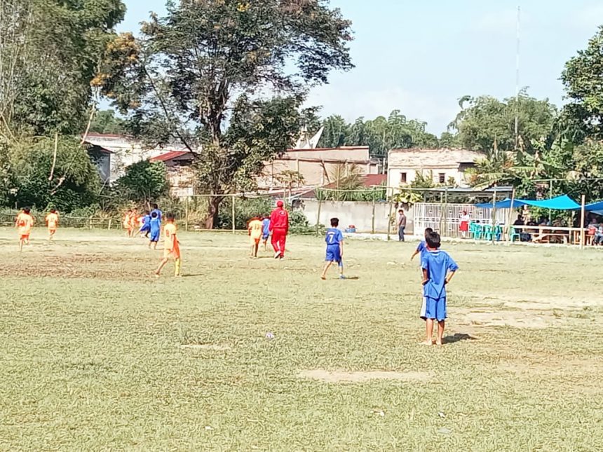 PERTANDINGAN SEPAK BOLA SD SILAEN VS SD PARSAMBILAN