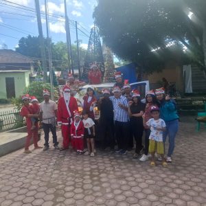 PEMERINTAH KECAMATAN SILAEN GELAR “SANTA CLAUS RO TU HUTA NAMI”