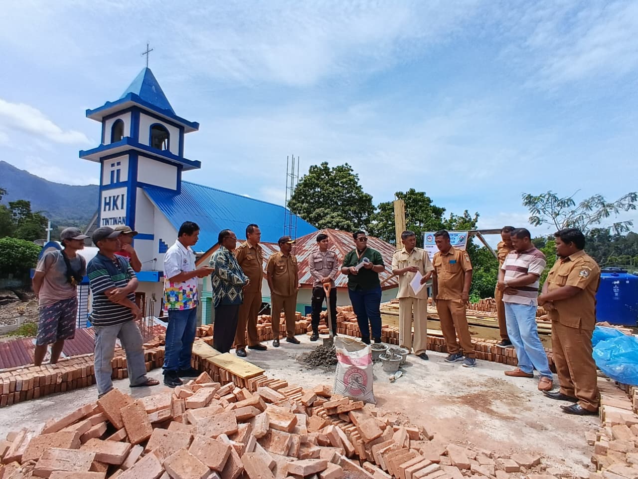 PEMBANGUNAN LANJUTAN BALAI SENI DESA HUTAGURGUR I RESMI DIMULAI