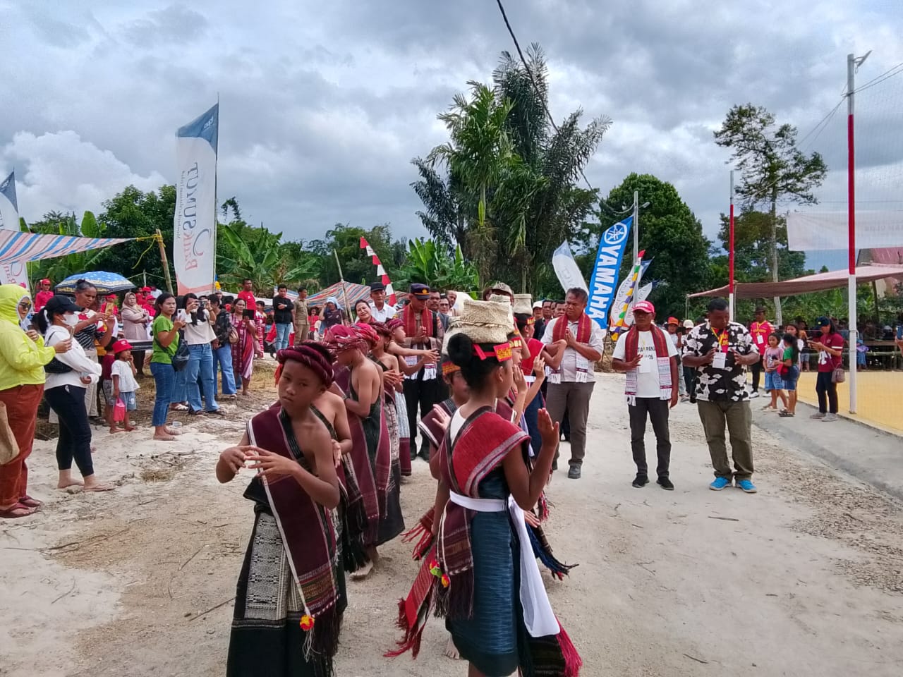 PLH SEKDA TOBA RESMI BUKA TURNAMEN BASTIAN ULOA CUP 2025 DI KECAMATAN SILAEN