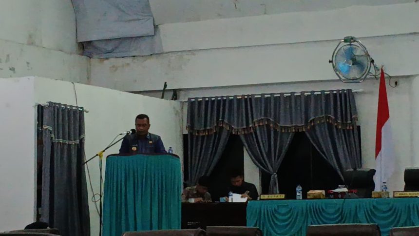 RAPAT PARIPURNA DPRD KABUPATEN TOBA