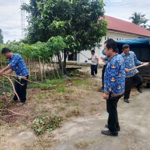 Gotong royong di Desa Simanobak