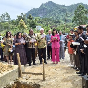 Kegiatan peletakan batu pertama renovasi gereja HKBP siria ria sibide barat.