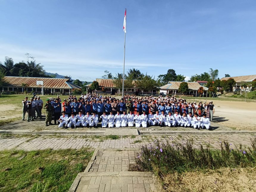 Upacara hari lahir Pancasila di Kecamatan Silaen.