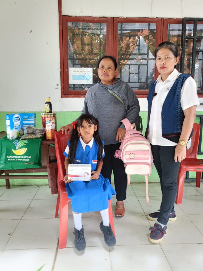 Penyaluran bantuan atensi kepada pemerlu atensi sosial di kantor dinas sosial tahun 2026.