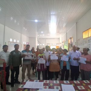 Menghadiri penyerahan BLT yg diterima 21 keluarga penerima manfaat (KPM) di desa Hutagurgur I. Rabu, 8 Juli 2026. Menghadiri penyerahan BLT yg diterima 21 keluarga penerima manfaat (KPM) di desa Hutagurgur I. Rabu, 8 Juli 2026.