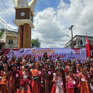 Lomba Fashion Show dalam rangka memeriahkan HUT RI ke-81 di Kecamatan Silaen..