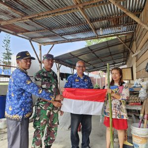 Hari ini kita razia pasang bendera dan bagi² bendera ke masyarakat Kecamatan Silaen..Kibarkan Merah Putih mu..