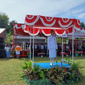 Upacara penaikan bendera HUT RI ke-81 di Kecamatan Silaen.