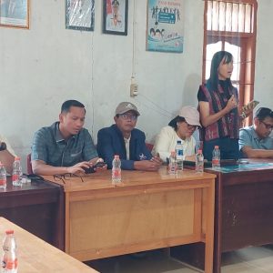Verikasi survey lahan/lokasi penanaman bawang putih di Desa Sibide yg dihadiri oleh tim ahli anggota DPR RI fraksi Nasdem Martin Manurung, Ketua DPD fraksi Nasdem, Anggota DPRD Kab Toba fraksi Nasdem, Kadis Pertanian, Kadis PU, PPl pertanian , kades dan kelompok tani Desa Sibide.