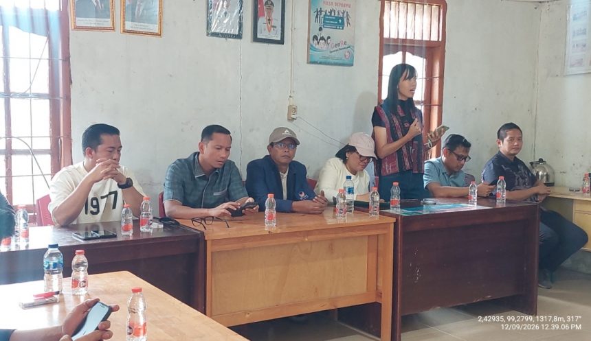 Verikasi survey lahan/lokasi penanaman bawang putih di Desa Sibide yg dihadiri oleh tim ahli anggota DPR RI fraksi Nasdem Martin Manurung, Ketua DPD fraksi Nasdem, Anggota DPRD Kab Toba fraksi Nasdem, Kadis Pertanian, Kadis PU, PPl pertanian , kades dan kelompok tani Desa Sibide.